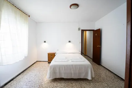 Hostal Residencia Pasaje Отели в г. Аспе