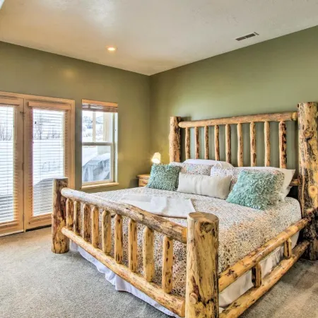 Cozy Eden Condo w/ Mtn Views in Wolf Creek Resort!