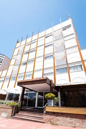 Hotel Alhambra Отели рядом с достопримечательностью «Рука Пунта-дель-Эсте»