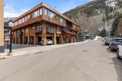 Ghostriders 11 by AvantStay Top Floor Condo w Large Patio Mountain Views
