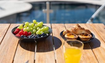 Malpique Heated Pool & Jacuzzi Guest House