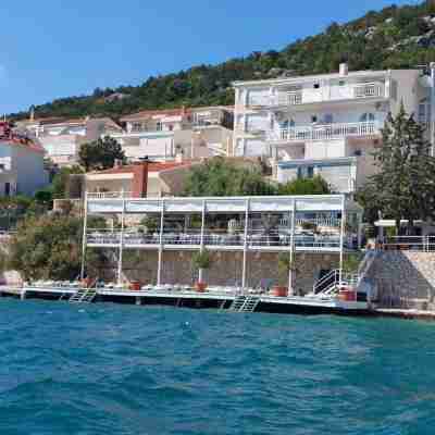 Apartments Villa Dom Hotel Exterior