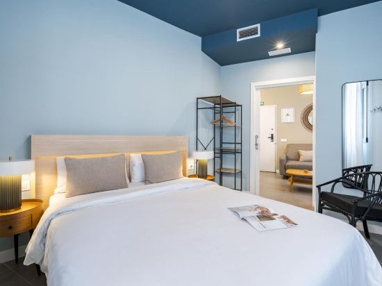 Color Apartments by Olala Homes