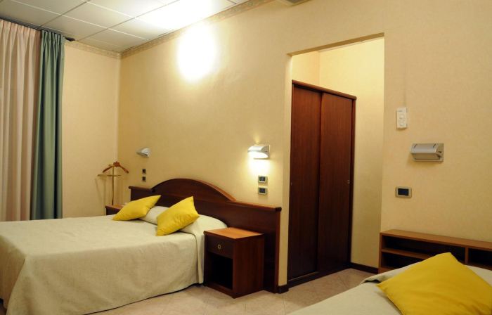 Hotel Button