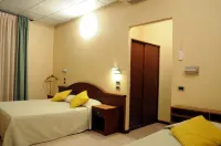 Hotel Button - bar