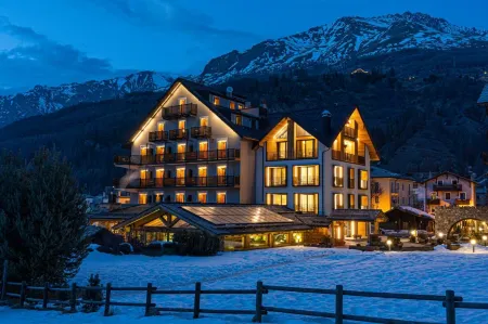 Hotel Sant'Orso - Mountain Lodge & Spa Отели в г. Cogne