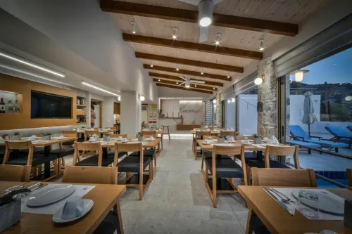 Lenikos Resort - Uima-altaat