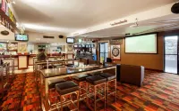 Nightcap at Balaclava Hotel - bar