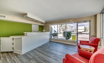 Beachcomber Inn & Suites