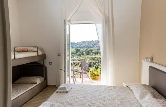 布魯帕裏努羅克房酒店