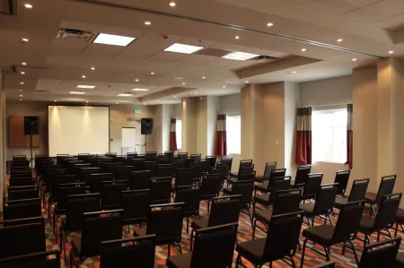 Microtel Inn & Suites by Wyndham Cuauhtemoc Campos Menonitas