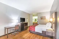 Royal Palms Inn Hotels in Stockbridge