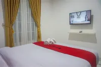 RedDoorz Near Araya Family Club House