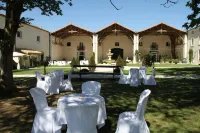 Domaine des Chais Hotels in Pons