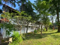 เดือนฉายรีสอร์ท