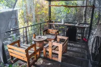 Warehouse Hostel Koh Tao