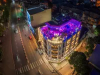 Ngon Avatar Hotel โรงแรมในเปลกู