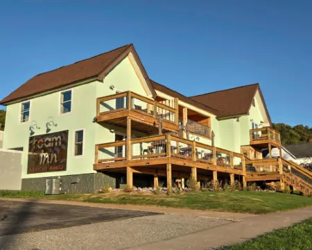 Roam Inn Hotels in Munising