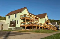 Roam Inn Hotel dekat Alger Centennial Ice Arena