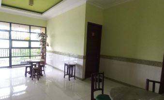 RedDoorz Syariah Near Bypass Krian