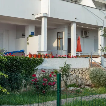 Apartments by the Sea Semy