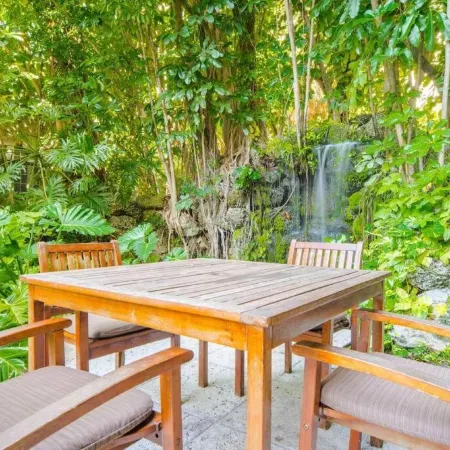 Relaxing Condo Hotel in the Grove, Free Parking