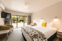 Averill Court Motel Hotels in Opua