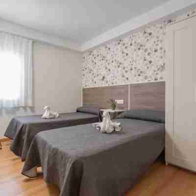 Hotel Tolosa Rooms