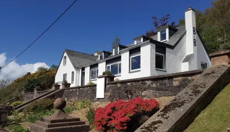 Highland Rooms - Room Only No Breakfast Отели рядом с достопримечательностью «Meall Mhor - Ullapool Hill»