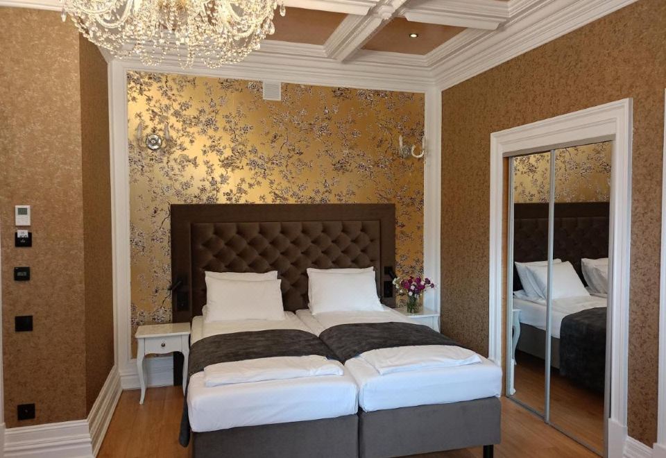 Officer's Yacht Club Resort & Spa 외관