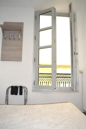 Hôtel Concorde - Centre Ville de Nimes Отели рядом с достопримечательностью «Карре д'Ар»