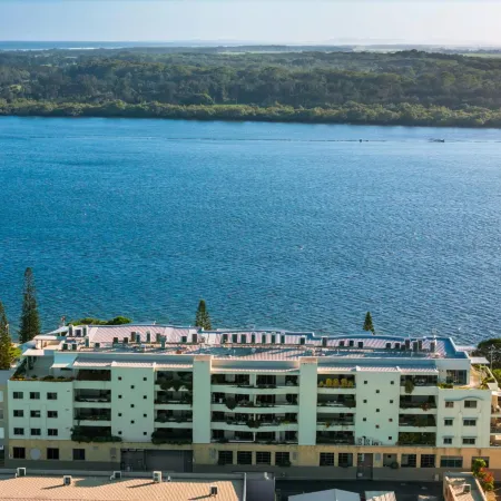 Riverside Apartments & Hotel