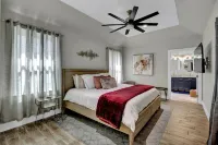 Chateaux de Callis-Walk to Main Street! Hotels near The Texas Silver Rush