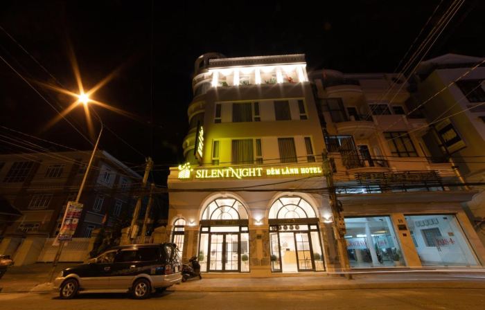 Silent Night Dem Lanh Hotel