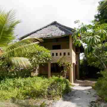 Kinasi Lodge Hotel Exterior