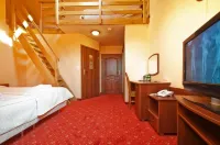 Skalny Dworek Hotel dekat Orawskie Ranczo Agroturystyka i Zagroda Edukacyjna