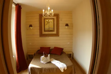Logis Hôtel le Cheval Noir Отели в г. Эндр
