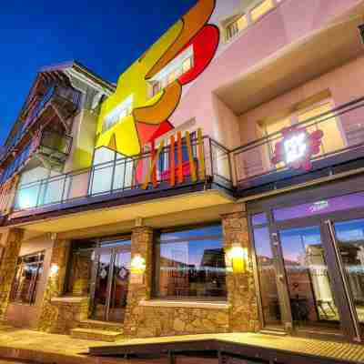 PopAlp Hotel Exterior