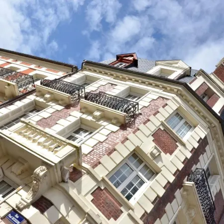 Hôtel le Fer à Cheval Отели в г. Трувиль-Сюр-Мер