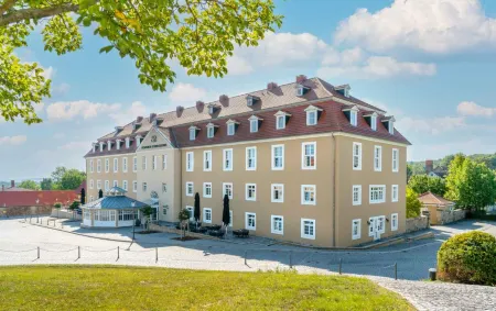 Bernstein Schlosshotel Ballenstedt Отели в г. Штангероде