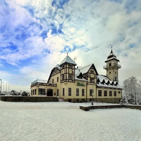 Hotel Petrin Отели в г. Яблонец-над-Нисоу