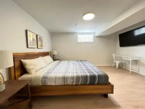 Letitia Heights !A Spacious and Quiet Private Bedroom with Shared Bathroom