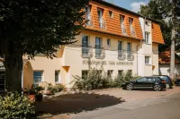 Strandhotel Vier Jahreszeiten Buckow Hotels in Neuhardenberg