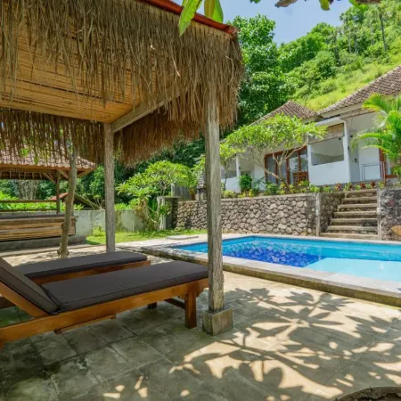 OkaOki Homestay By Bali Cabin Отели рядом с достопримечательностью «Пляж Амед»