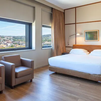 Hotel de Guimaraes Business & Spa Hotel berhampiran Guimarães Castle