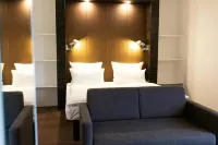 Motel One Düsseldorf Hauptbahnhof - parcheggio