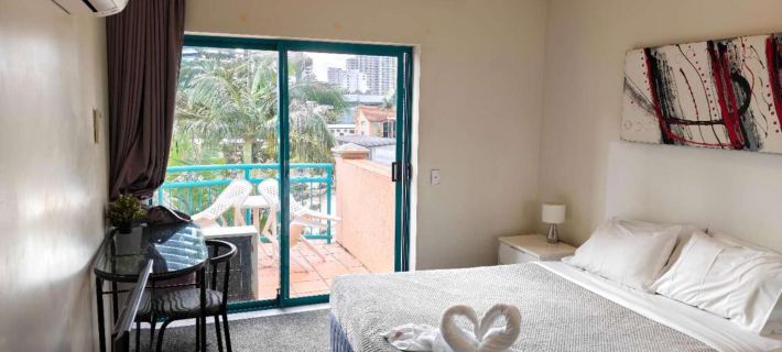 Aruba Surf Resort Hotels in Broadbeach