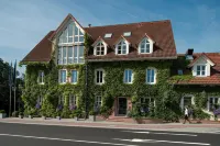 Zeller-Hotel+Restaurant Отели в г. Альценау