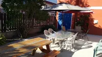 Cactus Tree Inn Отели рядом с достопримечательностью «The Dubh Glas Distillery Ltd.»