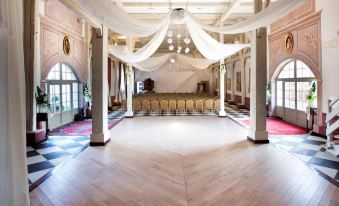 Pałac Wiechlice - Hotel, Restaurant, Spa